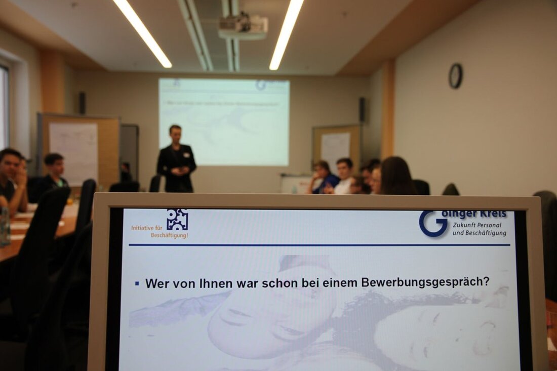 Weiden. Knapp 20 Schülerinnen und Schüler der Weidener Pestalozzi-Schule nahmen am diesjährigen Bewerbungstraining der Witt-Gruppe teil. Bei „Fit für die Bewerbung“ werden die Teilnehmer für die Bewerbung geschult und führen [&hellip;]