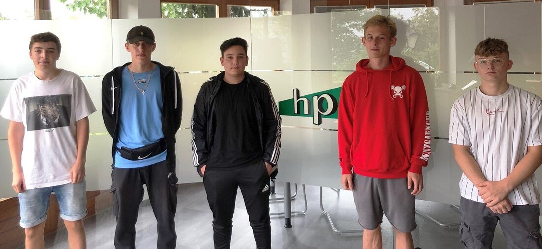 Weiden. Fünf junge Männer starten ihre Berufsausbildung bei der Hermann Paul GmbH im Hoch-Tiefbau. “Es sind doch fünf neue Auszubildende geworden in diesem Jahr”, freut sich Kaufmännischer Leiter Lukas Bauer. [&hellip;]