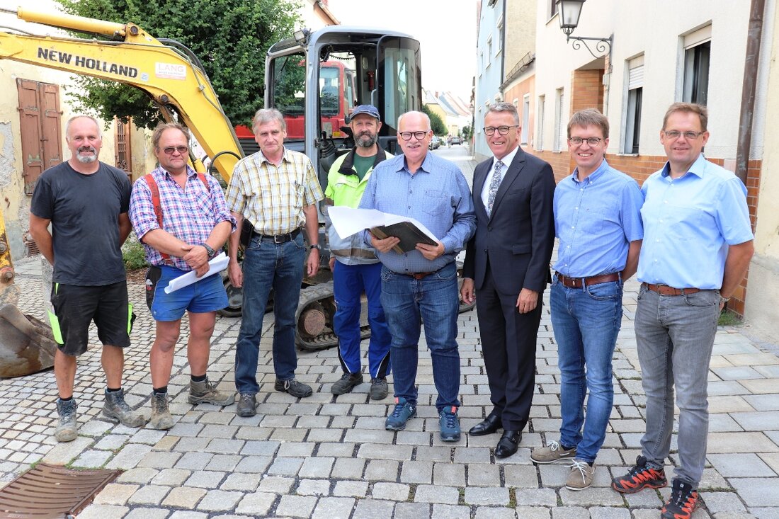 Tirschenreuth. Schon vor Wochen haben Stadt und Stadtwerke die Anwohner zu einer Informationsveranstaltung in das Rathaus eingeladen. Heute Vormittag begann nun die angekündigte Sanierung der Schmellerstraße Süd. Betroffen ist der [&hellip;]