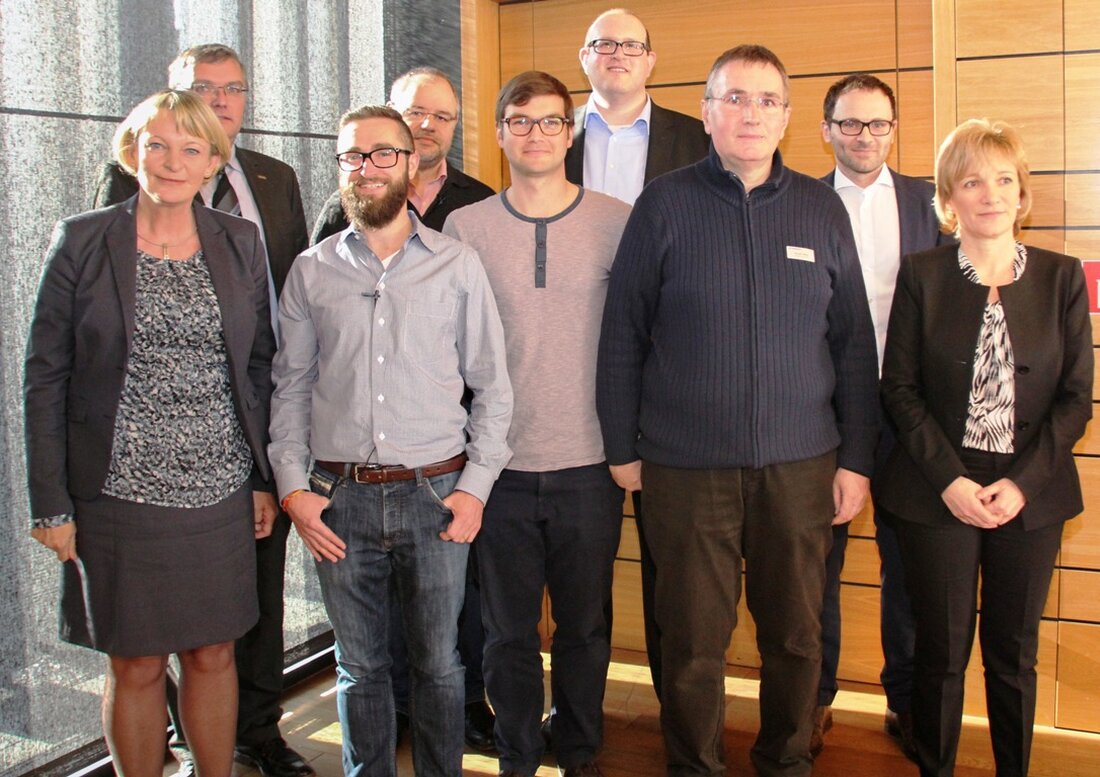 Weiden. Prof. Dr. Mario Fischer zählt zu den “10 SEO-Gurus, die man kennen sollte”. Kein Wunder also, dass der Hörsaal an der OTH Weiden bei der eCommerce Nacht mit über [&hellip;]