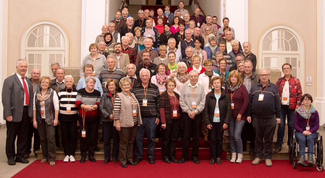 München/Weiden. Knapp 100 interessierte Nordoberpfälzer besuchten den bayerischen Landtag um die Arbeitsweise des Landesparlamentes im Maximilianeum in München kennenzulernen. Eingeladen hatte dazu Abgeordnete Annette Karl, die leider die Besuchergruppe aufgrund [&hellip;]