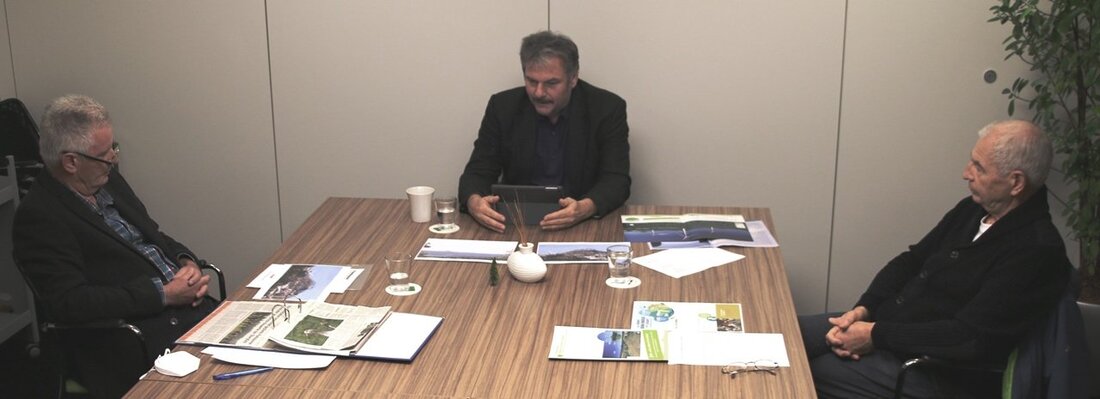 Parkstein. Der Klimawandel ist in vollem Gang, die Energiewende aber hakt. In dieser Situation will die Bürger-Energie Parkstein eG einen Windpark mit drei Windrädern errichten. Die Bürgerinitiative „Windparkfreie Heimat Parkstein“ hält dagegen. Die Debatte in drei Teilen bei OberpfalzECHO vor dem Ratsbegehren (12. Dezember).