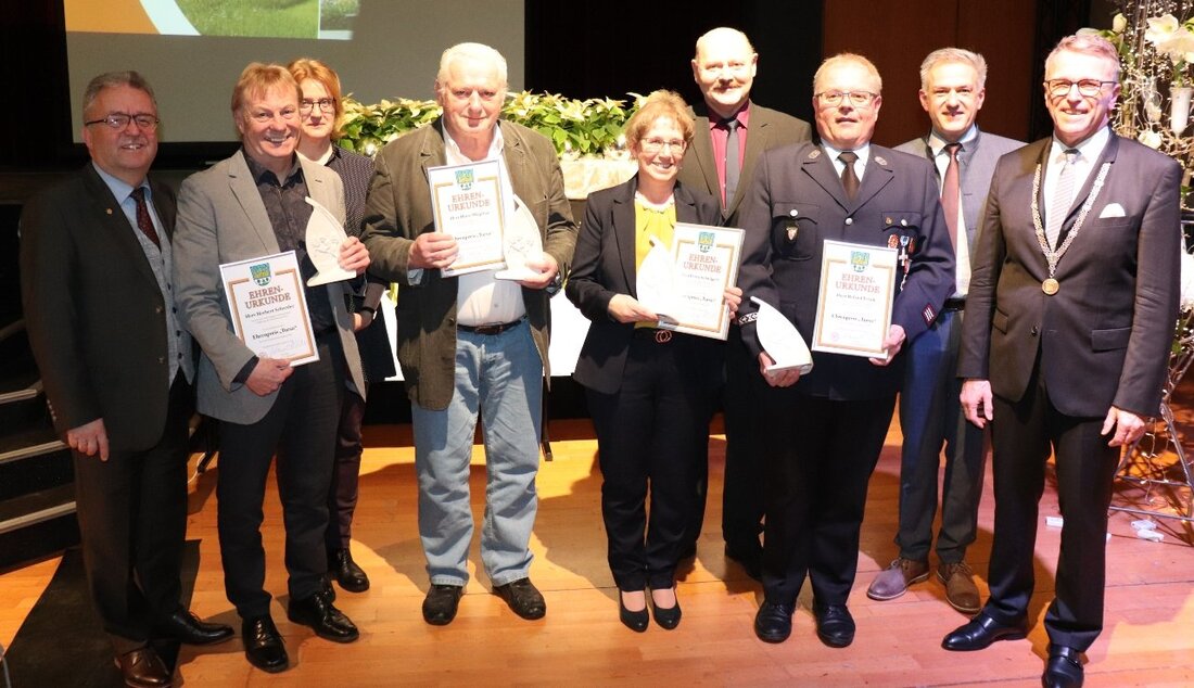 Tirschenreuth. Beim Neujahrsempfang der Stadt Tirschenreuth konnte Bürgermeister Franz Stahl im Kettelerhaus über 250 Gäste aus Politik, Kirche, Wirtschaft, Vereinen und Verbänden begrüßen. So unter anderem Stadtpfarrer Georg Flierl, Pfarrerin [&hellip;]