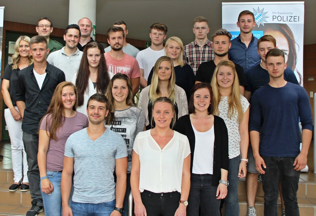 Weiden. Unter dem Motto „ Mit Sicherheit anders – die Ausbildung bei der Polizei“ begrüßte am Dienstagnachmittag Ulrich Glaser, Einstellungsberater bei der Polizeiinspektion Weiden, 20 junge Frauen und Männer zu [&hellip;]