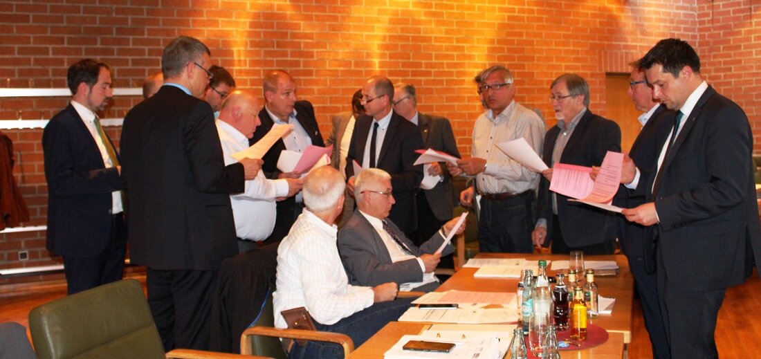 Weiden. Was macht man eigentlich in einem Ausschuss? Und was tut eine Lenkungsgruppe? Und was passiert, wenn dem Oberbürgermeister ein Antrag so gar nicht gefällt? Und wie bekommt man seinen [&hellip;]