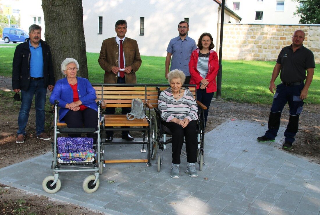 Grafenwöhr. Insgesamt neun Seniorenbänke stellt die Stadt in Grafenwöhr und seinen Ortsteilen auf. Sie bieten komfortable Sitzmöglichkeiten für die älteren Mitmenschen. Das Projekt wurde durch das ILE-Vierstädtedreieck gefördert. Von Stefan Neidl [&hellip;]