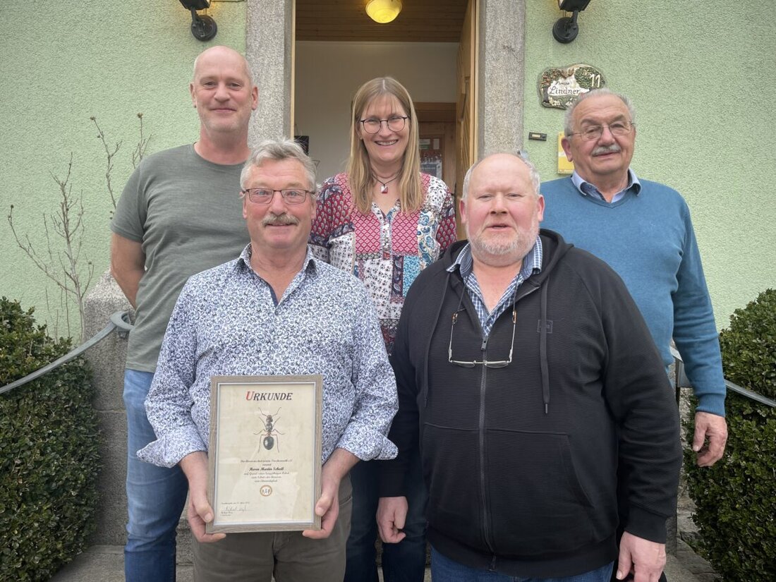 Falkenberg. Der Bau der neuen Stromtrassen durch den Landkreis ist derzeit eine
große Herausforderung für den Ameisenschutzverein Tirschenreuth, wie
Vorsitzender Michael Weiß in der Mitgliederversammlung
berichtete.