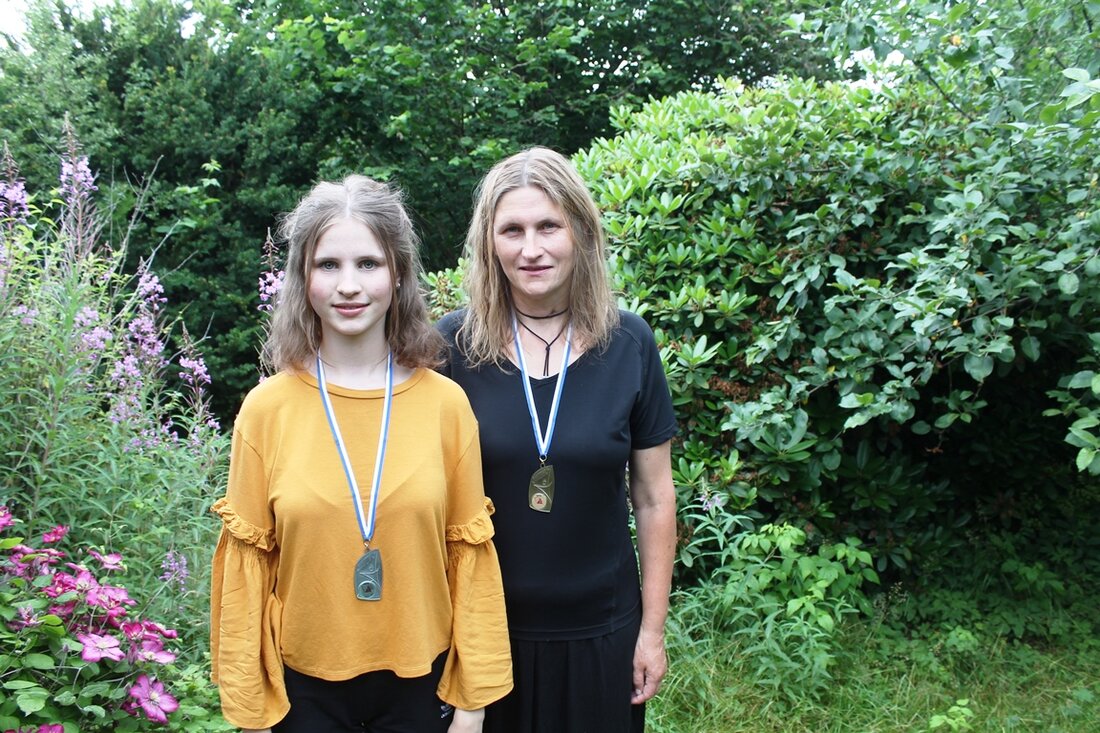 Pechbrunn. Wettkämpfe mitten im Wald und damit kaum Zuschauer-Möglichkeiten waren am Wochenende ausnahmsweise ein Vorteil für die bayerischen Orientierungsläufer. Sie konnten mit der Bayerischen Meisterschaft Mitteldistanz-OL ihre Landessaison trotz Corona [&hellip;]