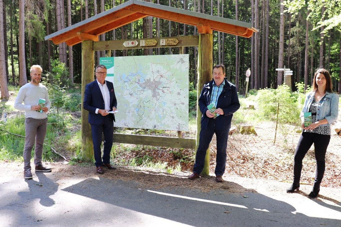 Tirschenreuth. Wanderparkplatz Rothenbürger Weiher und OWV-Heim: An diesen beiden markanten Punkten stehen nun bereits große neue Infotafeln zur Verfügung, mit deren Hilfe sich Wanderer einen Gesamtüberblick über attraktive Routen rund [&hellip;]