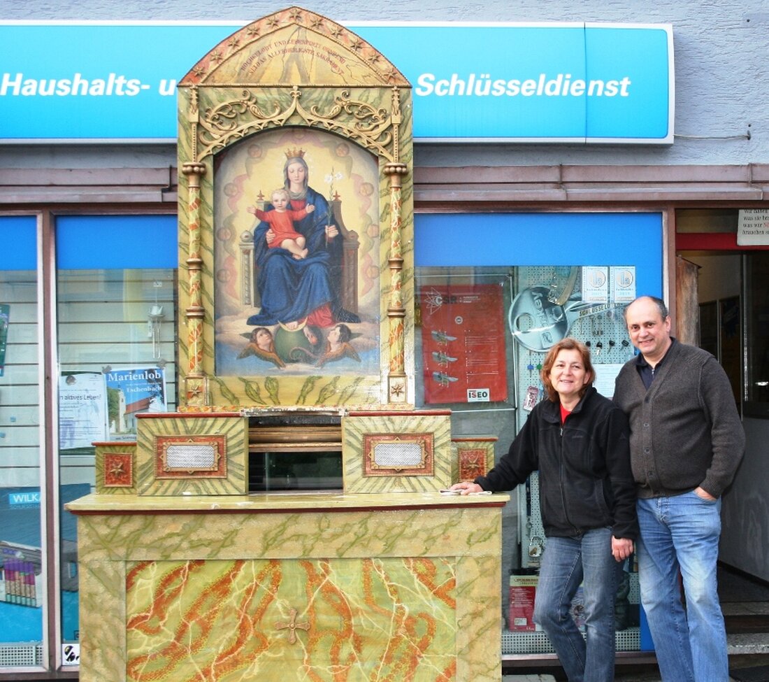 Eschenbach. Einmal im Jahr kommt ein Ölgemälde in Eschenbach an die Öffentlichkeit. Es wird einmal im Jahr in den Fronleichnamsaltar von Familie Schmidt eingebaut. Im Altar kann man dann die hl. Maria [&hellip;]