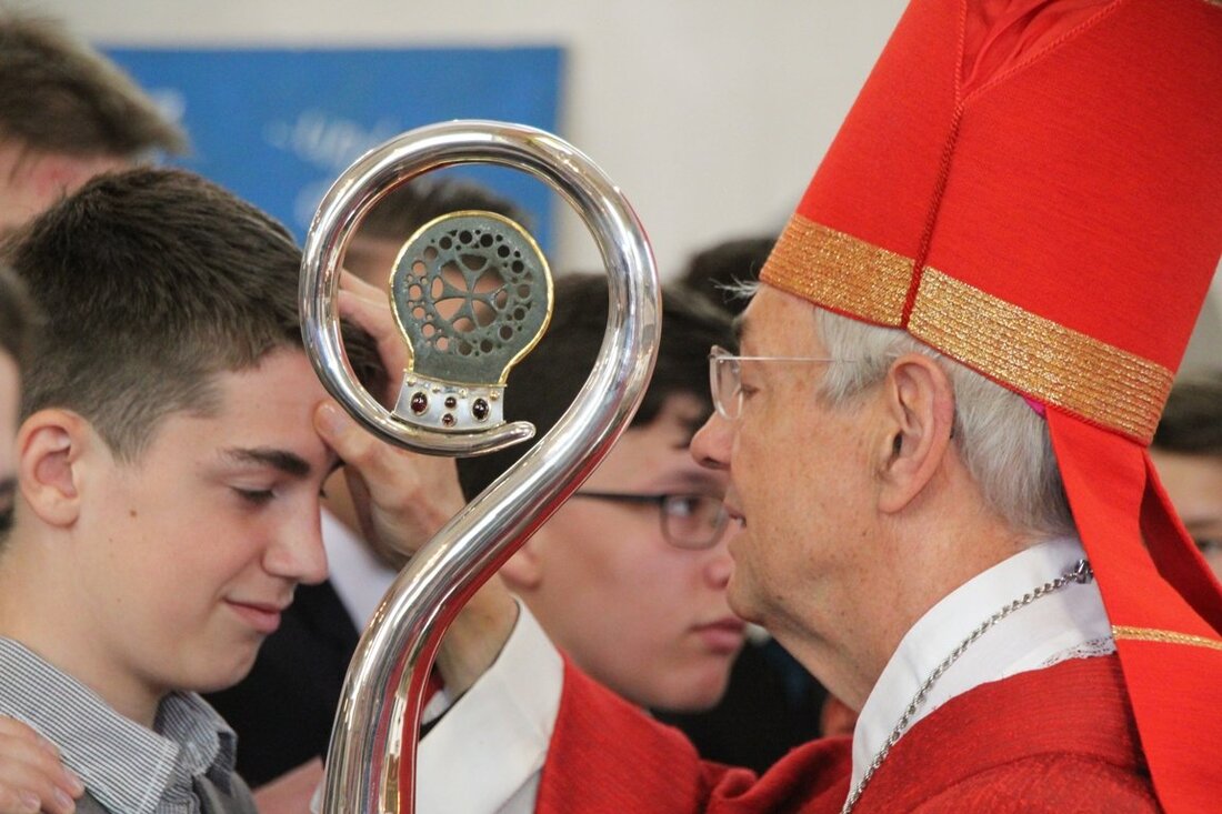 Thurndorf. Unter dem Motto “Vernetzt mit Gott und der Welt” erneuerten 32 Jugendliche in der St. Jakobus Kirche in Thurndorf bei der Firmung ihr Taufversprechen. Das Thema “Vernetzt mit Gott [&hellip;]