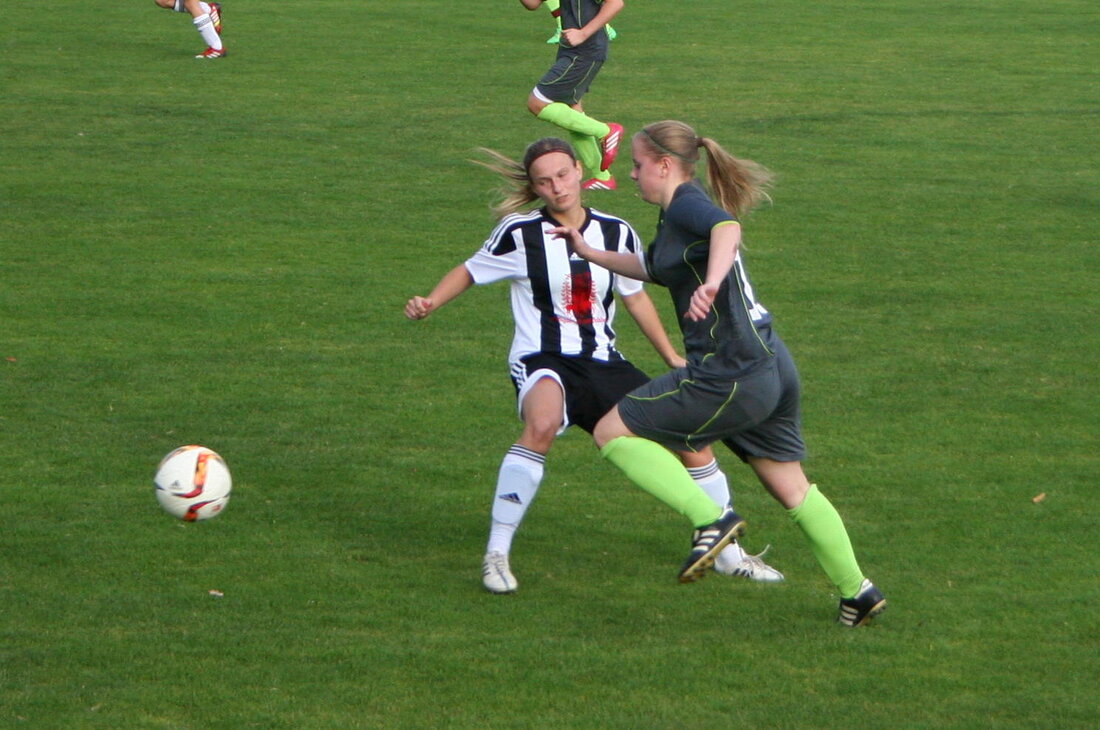 Neudorf. Neudorfer Landesliga-Fußball-Frauen verlieren ihr Heimspiel und finden sich auf einem Abstiegsplatz wieder. Obereichstätt besiegt den TSV Zuhause mit 2:1. Von Berndt Gradl Besonders in der ersten halben Stunde bekamen die [&hellip;]