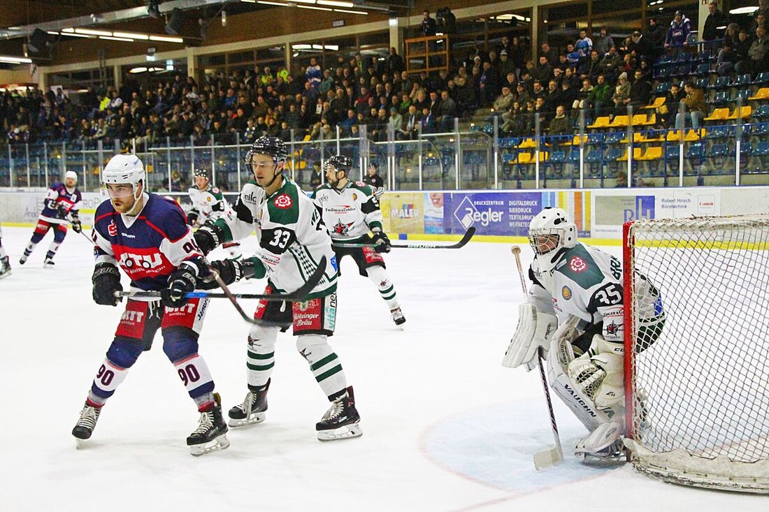 Weiden. Trist verlief der November für die Blue Devils Weiden mit sieben Niederlagen in Serie. Doch auch im Dezember nichts Neues: Gegen die Star Bulls Rosenheim setzte es am Freitagabend [&hellip;]