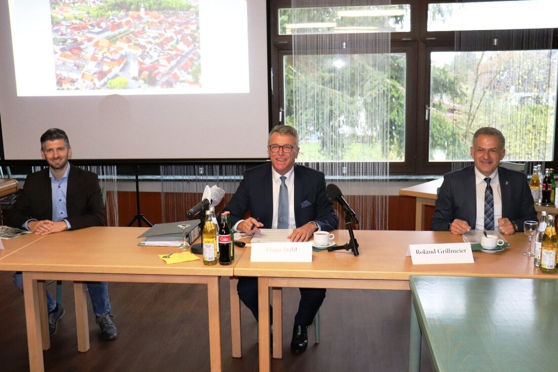 Tirschenreuth.&nbsp;Es ist ein riesengroßer Paukenschlag: die geplante Betriebsansiedlung der Ziegler Group im Süden der Kreisstadt. Diese kündigten Bürgermeister Franz Stahl sowie Andreas Sandner, Mitglied der Geschäftsleitung des Investors Ziegler Group, [&hellip;]