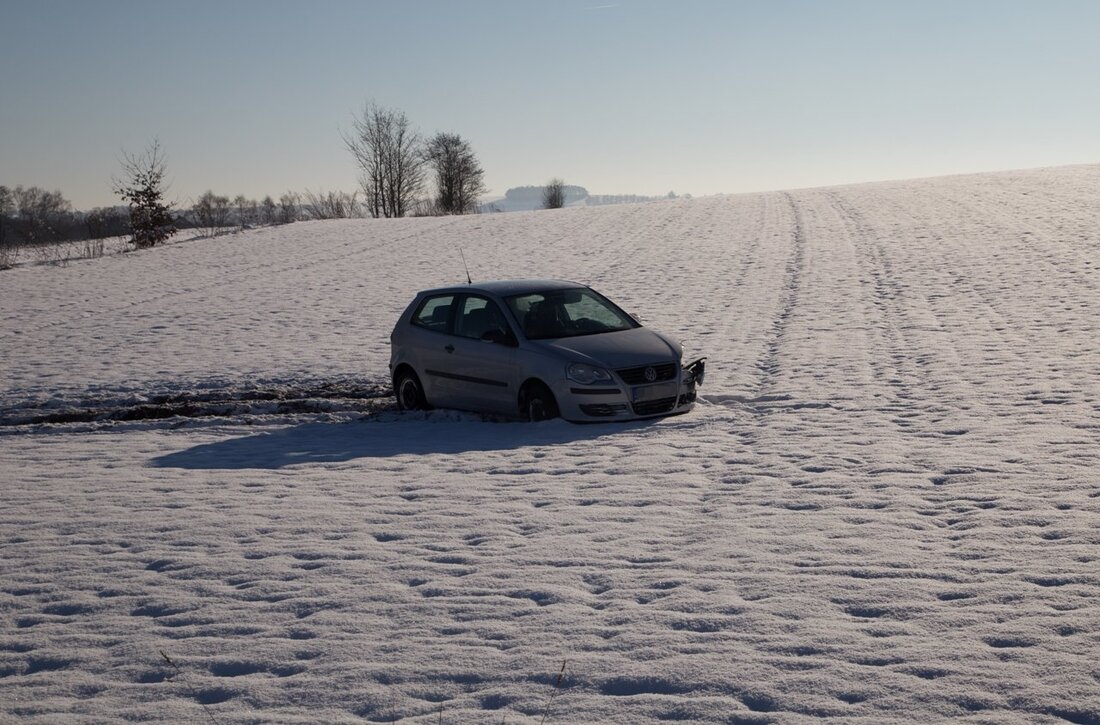 Kemnath. Relativ glimpflich endete am Freitagnachmittag ein Verkehrsunfall auf der B 22 zwischen Kemnath und Waldeck. In der Kurve beim Herzingsweiher geriet ein Auto ins Schleudern, touchierte einen entgegenkommenden Pkw und [&hellip;]