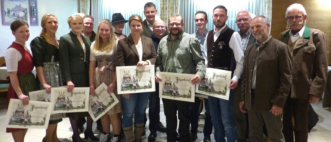 Ilsenbach. Ausbildung erfolgreich abgeschlossen: Das hieß es jetzt für 24 Jungjäger. Vor über einem Jahr starteten acht Frauen und 17 Männer beim Jagdschutz- und Jägerverband Weiden-Neustadt ihre Ausbildung.  Von Hans [&hellip;]