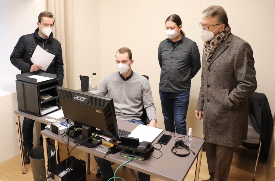 Tirschenreuth. Bayerisches Rotes Kreuz und Stadt Tirschenreuth wollen eine eigene regionale Impfstation einrichten. Schon jetzt sind Registrierungen für über 80-Jährige möglich.  Um der Corona-Pandemie auf kommunaler Ebene entgegenzuwirken, wird das [&hellip;]