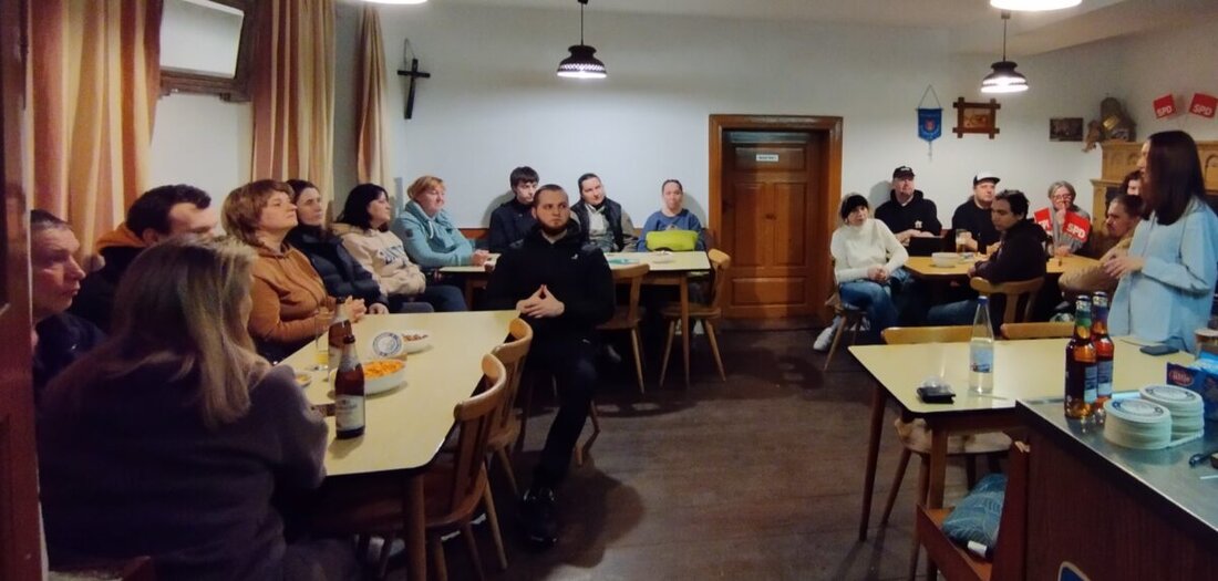 Kirchenthumbach. Der SPD-Ortsverein Kirchenthumbach hat eine Informationsveranstaltung für in der Region lebende Ukrainerinnen und Ukrainer organisiert. Im Mittelpunkt standen praktische Hinweise zur Nutzung des öffentlichen Personennahverkehrs (ÖPNV), des Rufbussystems „Baxi“ sowie des Verkehrsverbunds Großraum Nürnberg (VGN).