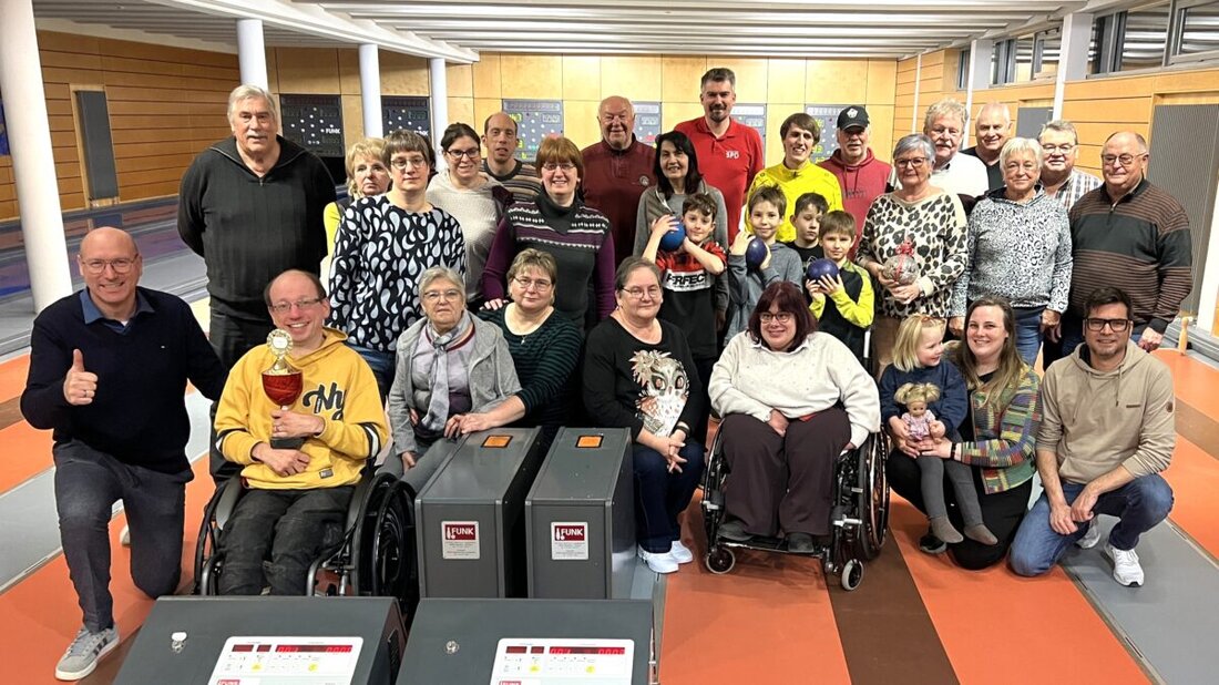 Städtedreieck. Mitglieder der SPD-Ortsvereine und der Kontaktgruppe „Miteinander – Menschen mit und ohne Behinderung“ trafen sich zum 16. Mal zum Kegeln. Alexander Frieser gewann bei den Menschen mit Behinderung und war auch Tagesbester.