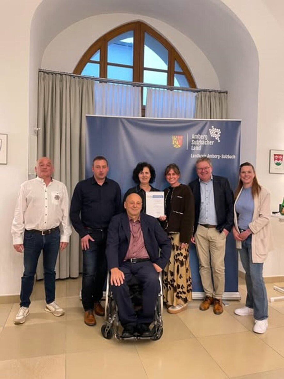 Rieden. Der 1. FC Rieden wurde in Amberg mit dem Inklusionspreis des Landkreises Amberg-Sulzbach geehrt. Die Ehrung würdigt gelebte Teilhabe; am 9. Mai eröffnet der Verein einen inklusiven Mehrgenerationenspielplatz.