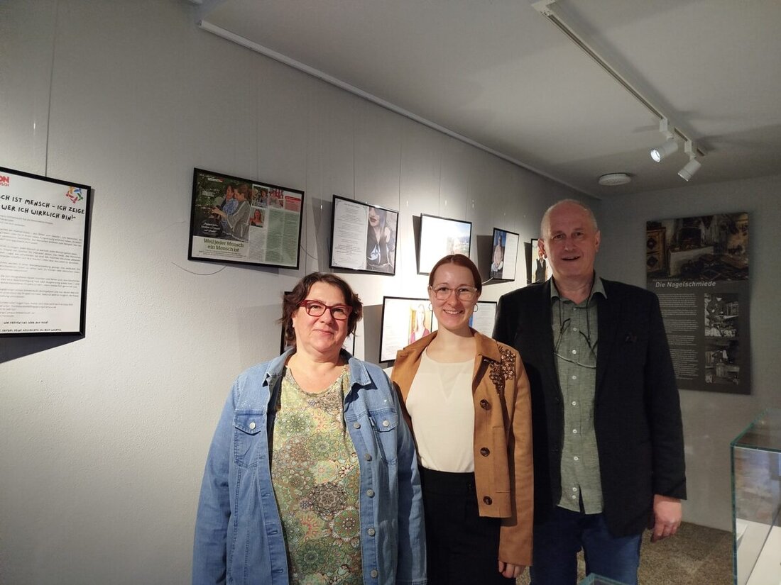 Erbendorf. Ein Gesicht, eine Geschichte, eine Begegnung auf Augenhöhe. Vom 7. März bis zum 5. April ist das inklusive Fotoprojekt „Mensch ist Mensch – Ich zeige Dir, wer ich wirklich bin!“ als Sonderausstellung im Museum Flucht-Vertreibung-Ankommen zu sehen. Die eindrucksvollen Porträts laden dazu ein, hinter die Fassaden von Menschen mit Beeinträchtigungs- oder Ausgrenzungserfahrungen zu blicken.