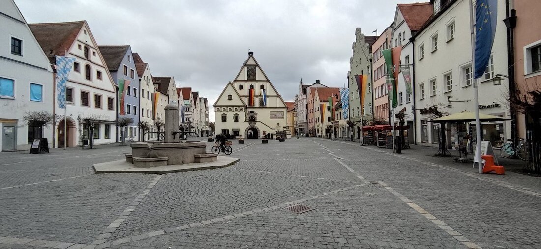 Weiden. Nach Fachgesprächen aus der Reihe „Fraktion im Netz – unsere Innenstadt in und nach Corona“ bringt die SPD-Stadtratsfraktion Ideen auf den Tisch, mit denen sie die Innenstadt attraktiver machen will. Dazu zählen strategisches Stadtmarketing, City-Gutscheine und Barrierefreiheit. Außerdem soll die WLAN-Abdeckung in der Stadt Weiden ausgeweitet werden. 