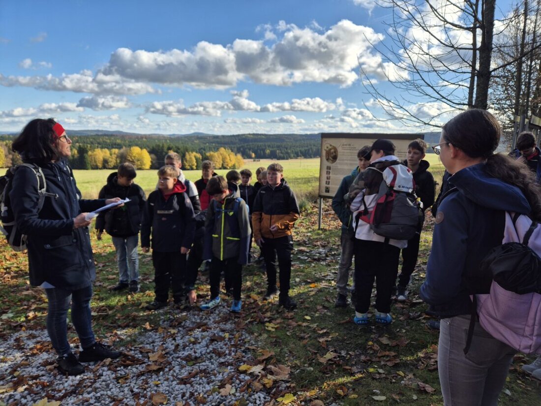 Bärnau. Der Geschichtspark Bärnau-Tachov bietet zwei neue Lehrprogramme an, direkt in der Stadt und an der Grenze. Sie wurden 2025 mit 250 Schülern erprobt und fließen ab 2026 dauerhaft ins Bildungsangebot ein.