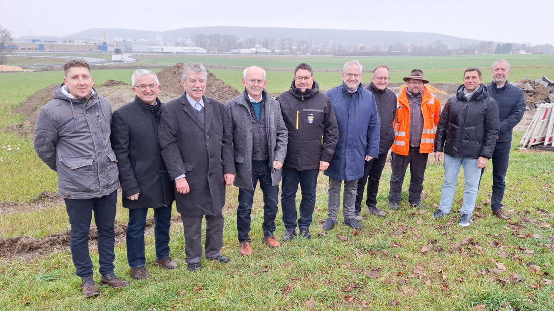 Schwandorf. Der Bau der äußeren Erschließung für das interkommunale Gewerbegebiet an der Autobahn A 93 hat begonnen. Schwandorf, Wackersdorf und Steinberg am See ebnen damit den Weg für TTZ, Gründerzentrum und erste Flächen.