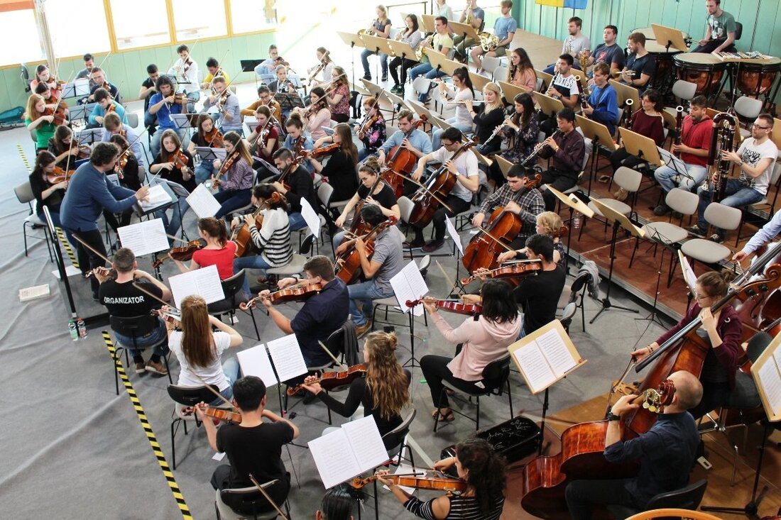 Pleystein. Am vergangenen Freitag trudelten sie alle ein: 90 Musiker und Musikerinnen aus 29 Nationen treffen bei der Internationalen Jungen Orchesterakademie in der Oberpfälzer Kleinstadt aufeinander. Nur wenige Tage bleiben [&hellip;]