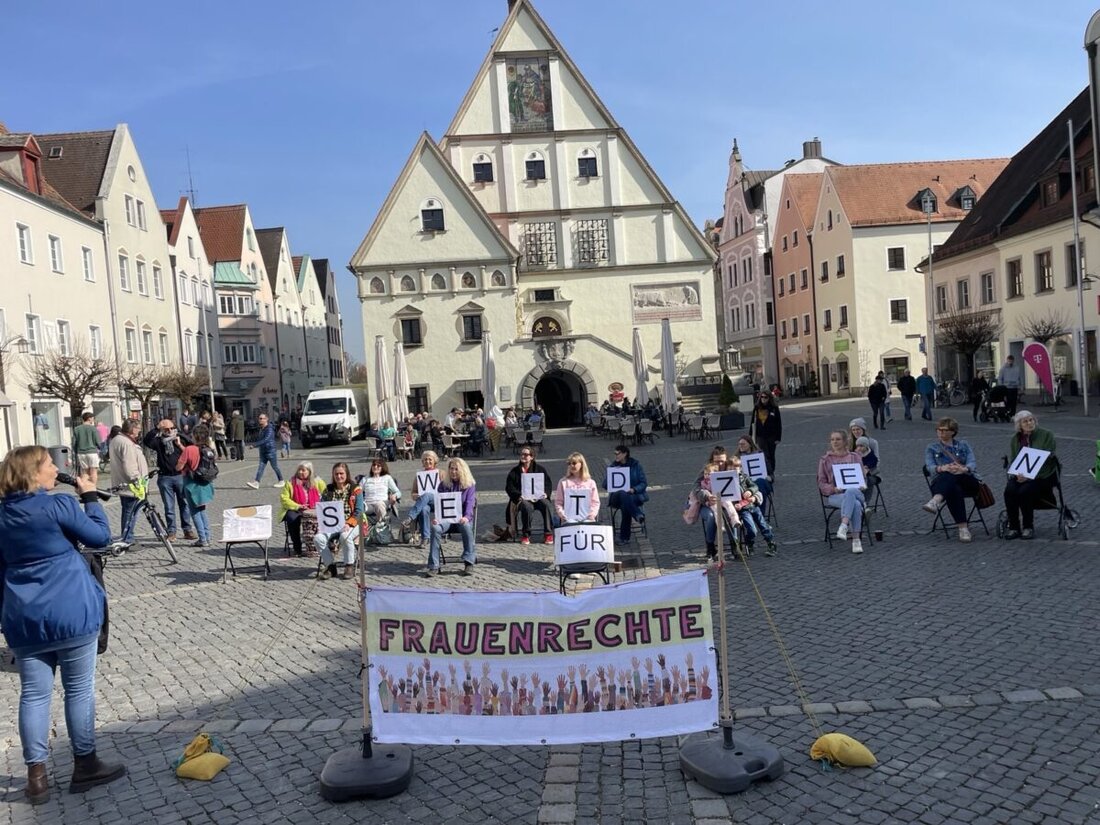 Weiden. Anlässlich des Internationalen Frauentags am 8. März organisiert die neu gegründete Gruppe Flinta*-Bündnis Weiden eine Nachttanzdemo in der Weidener Innenstadt.