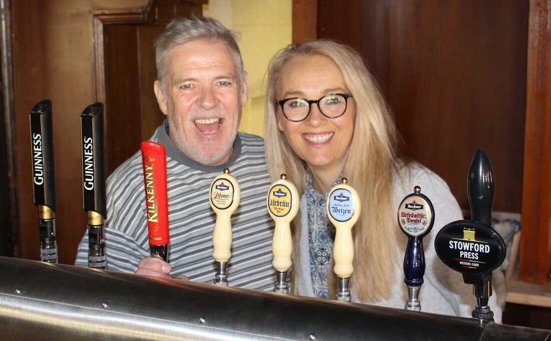 Grafenwöhr. Orsi und Ray Bradshaw bringen ein Stück Irland nach Grafenwöhr. Die ehemalige Yannis Bar wird rundum erneuert: Ab dann soll es hier Guiness vom Fass, Gin-, Whiskey- und Weinspezialitäten [&hellip;]