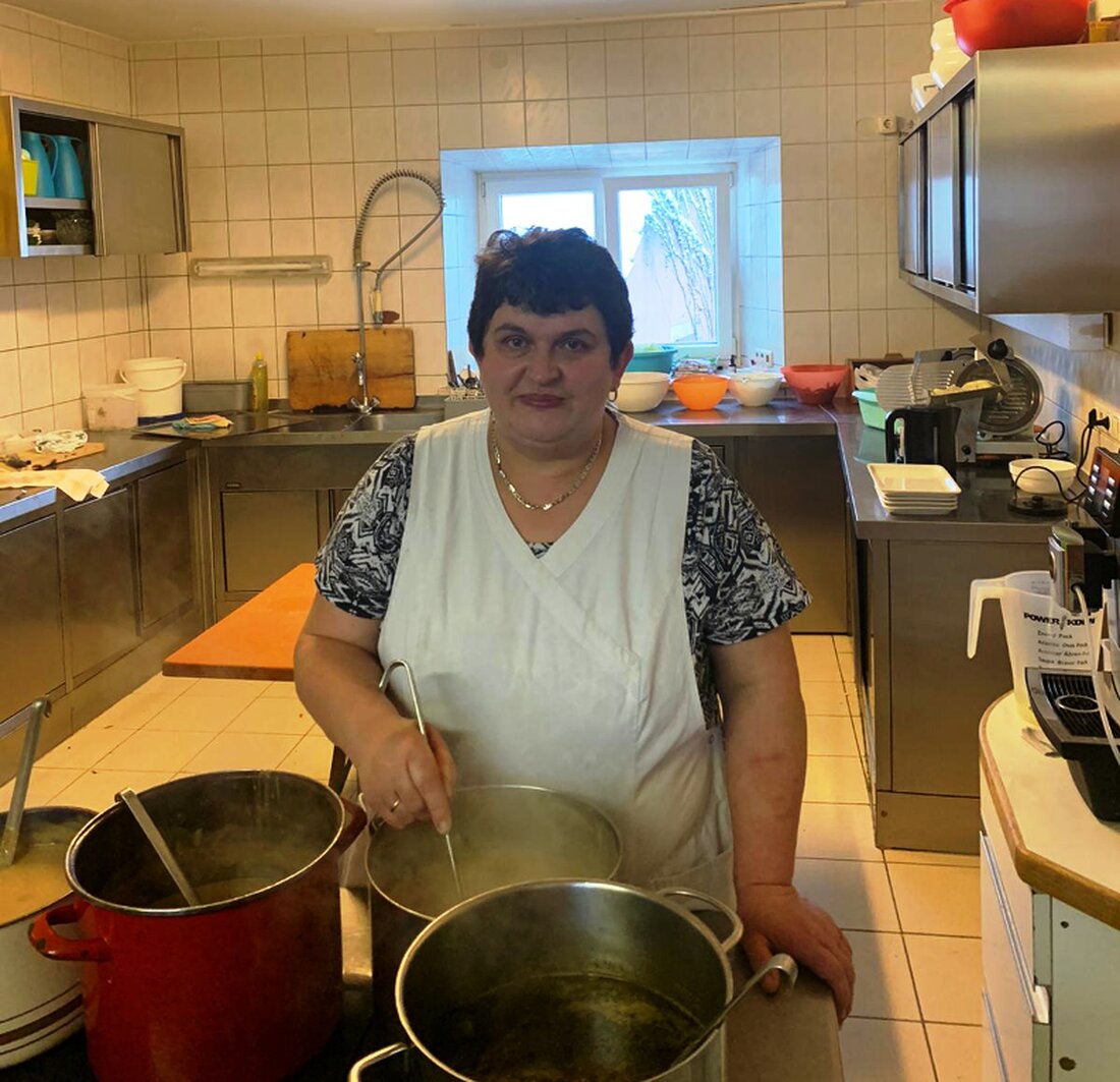 Leuchtenberg. Wirtin Irmgard Meier ist berühmt berüchtigt für ihre guten Kochkünste, ihre herzliche Art und ein besonderes Gedächtnis für Telefonnummer.  Von Sieglinde Schärtl  “Lindenhof”-Wirtin Irmgard Maier ist 50 Jahre alt [&hellip;]