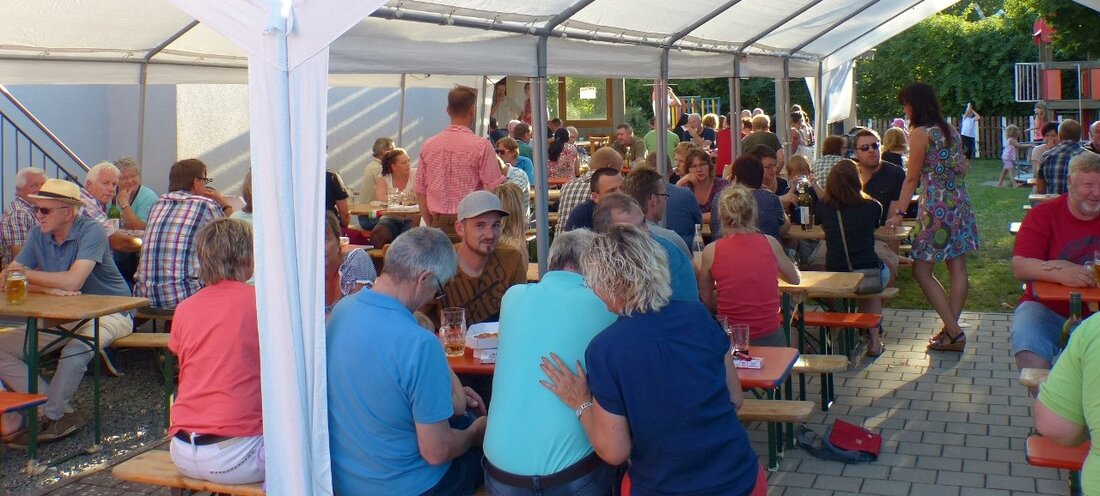 Neudorf/Luhe. Der große Geräte- und Maschinenpark kostet der Siedlergemeinschaft Neudorf alljährlich viel Geld. Trotz dieser hohen Ausgaben steht der Verein auf gesunden, finanziellen Beinen. Die zu Ehrenden Mitglieder blieben der [&hellip;]