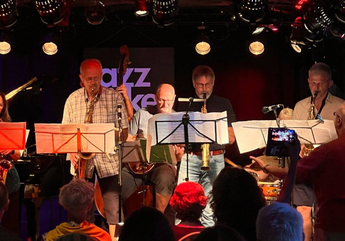 Weiden. Das 50-jährige Jubiläumsfest von Jazz-Zirkel Weiden e.V. findet am 13. September 2025 im Bistrot Paris in Weiden statt. Ein vielfältiges Programm mit Cooljazz-Duo, Mainstream-Bands bis zum Saxophonquintett verspricht einen spannenden Abend. Tickets sind über okticket.de erhältlich.
