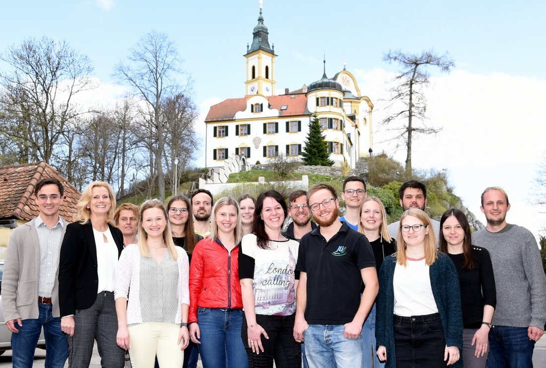 Pleystein. Die Junge Union setzt auf ihre bewährten Köpfe. Bei der Jahreshauptversammlung bestätigten die jungen Schwarzen Christoph Müllhofer einstimmig als Ortsvorsitzenden. Im kommenden Jahr will die JU bei den Kommunalwahlen [&hellip;]