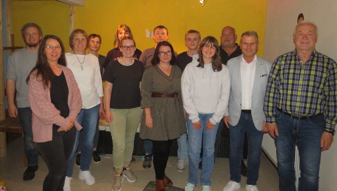 Windischeschenbach. Martin Konz bleibt 1. Vorsitzender der Stadtkapelle Windischeschenbach, die erfolgreich ihr traditionelles Pfingstfest und andere Vereinsaktivitäten durchführte. Neuerungen beim Pfingstfest angekündigt, Kursangebote für verschiedene Instrumente bestehen weiterhin.