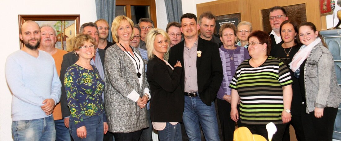 Weiden. Bei der Jahreshauptversammlung der Narrhalla Weiden fanden die Neuwahlen statt. Das Präsidium besteht aus dem Präsidenten Gerhard Ertl, Vizepräsidenten Christian Würdinger (neu), Finanzministerin Anita Haberkorn (neu), Schriftführerin Ilona Ertl und [&hellip;]