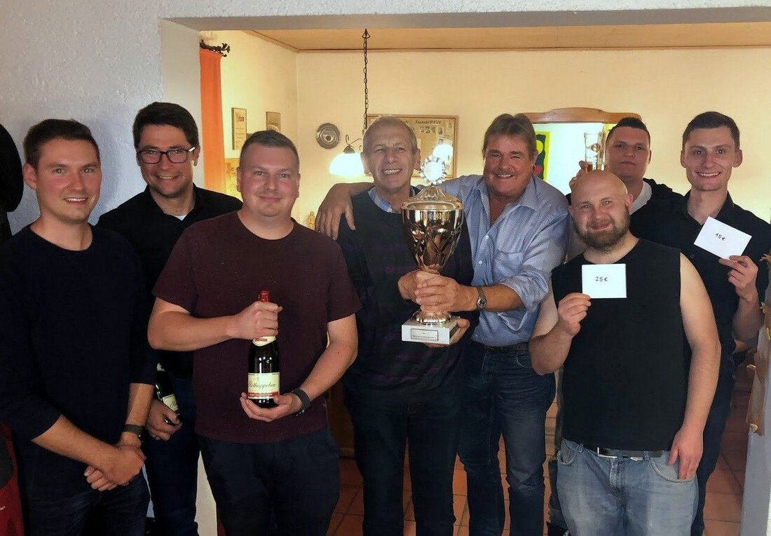 Neustadt/WN. Konzentration, Kartenspielergeschick und eine gehörige Portion Kondition mussten die Teilnehmer beim Preiswatten der Jungen Union im Heim der Eisstockfreunde aufbringen. Wie jedes Jahr stand die traditionelle Veranstaltung am Vorabend [&hellip;]