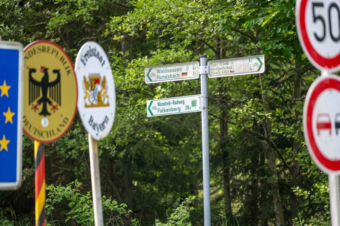 Waldsassen. Schleierfahnder stellten bei einem Thüringer nach der Einreise aus Tschechien drei Joints sicher, ein 18-Jähriger wurde mit einem Schlagring erwischt.  