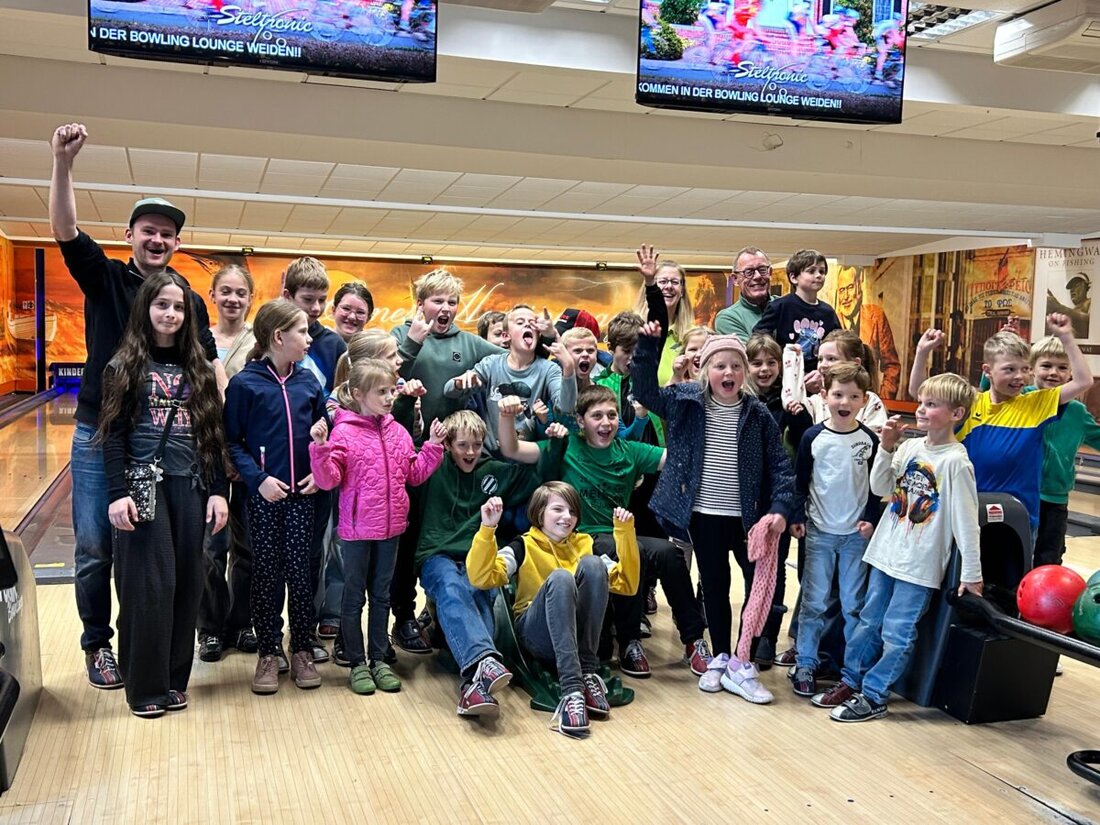 Kohlberg. Die Siedlergemeinschaft Kohlberg-Röthenbach lud Kinder ab der ersten Klasse zum Bowling-Nachmittag ins Hemingway ein. 25 Kinder spielten auf sechs Bahnen, bekamen freie Getränke und wuchsen als Gruppe zusammen.