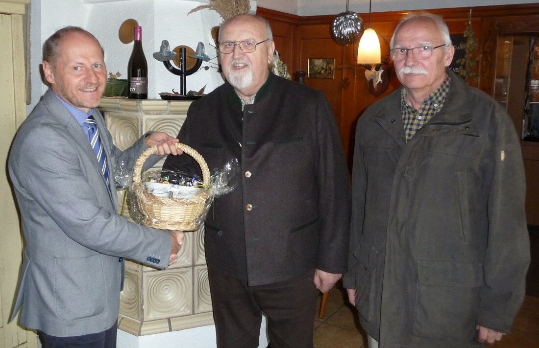 Weiden. 24 Jahre Jagdberater – jetzt ist für Herbert Burger Schluss. Er übergibt das Amt an seinen Nachfolger.  Alle fünf Jahre wählen die Jäger einen Jagdberater aus, der ehrenamtlich für [&hellip;]