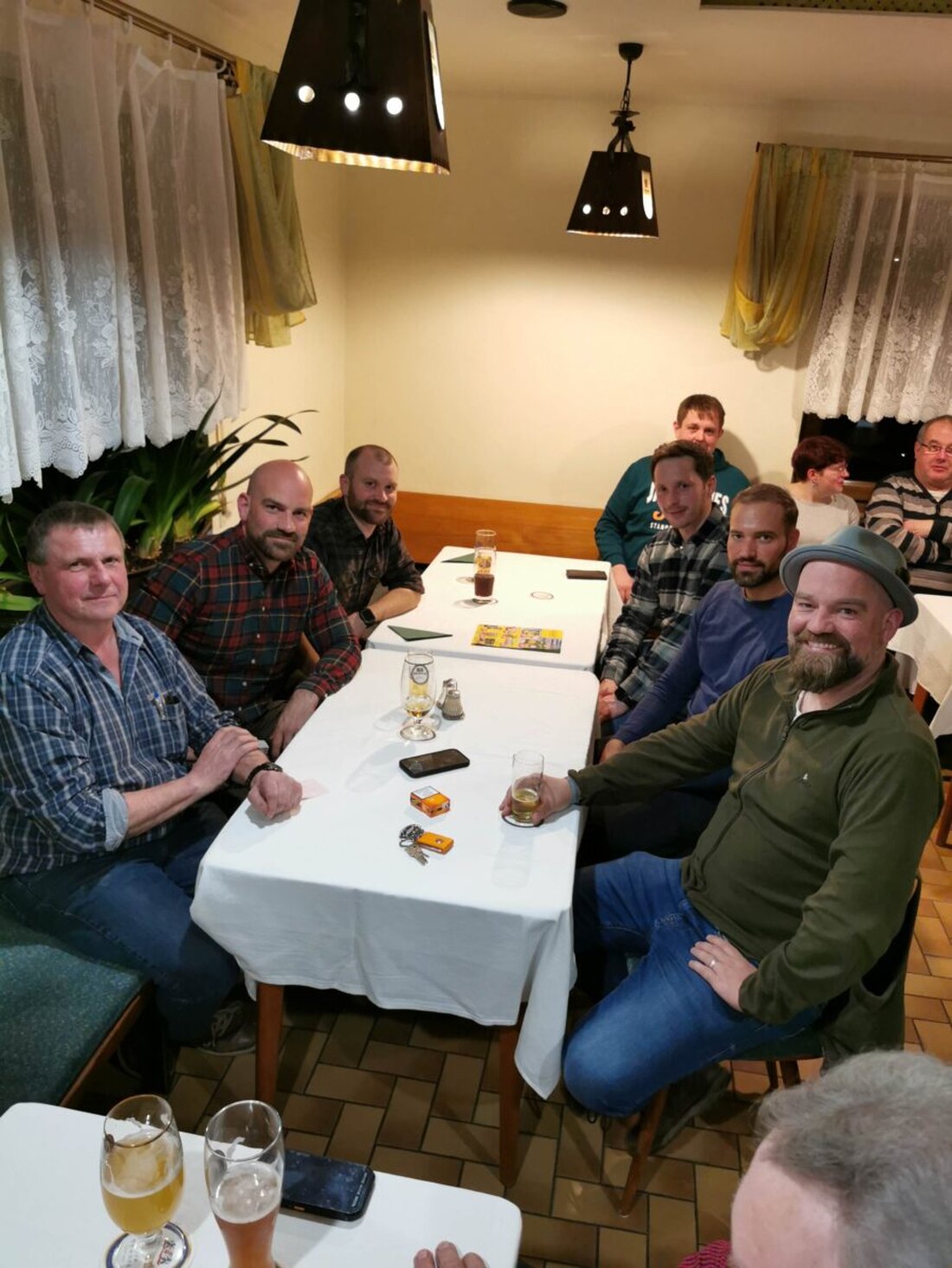 Oberlenkenreuth. Bei der Jahresversammlung der Jagdgenossenschaft Heinersreuth wurden Wildbeobachtungen und die wirtschaftliche Lage thematisiert; Bauvorhaben und Kitzrettung waren ebenfalls Diskussionspunkte.