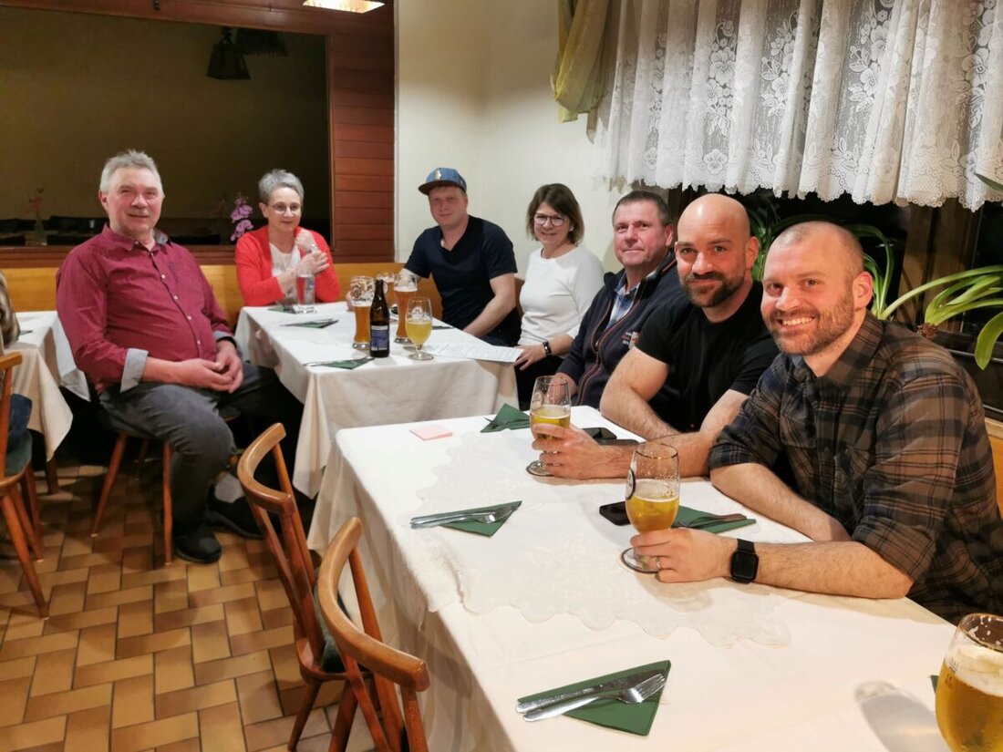 Oberlenkenreuth. Die Versammlung des Gemeinschaftsjagdreviers Heinersreuth meldete ein ruhiges Jagdjahr mit wenig Verbiss und Wegeplänen. Besprochen wurden die geplante Jagdgesetz-Änderung und Auszahlung von vier Euro je Hektar.