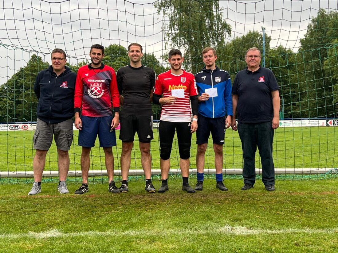 Weiherhammer. Die Jahn-Freunde Vohenstrauß gewannen das Elfmeterturnier des FC Bayern-Fanclubs mit 25 Teams und sicherten sich 100 Euro Preisgeld. 