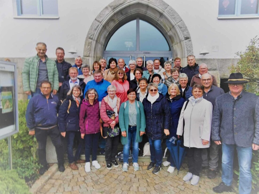 Eslarn. 42 ehemalige Mitschüler des Jahrgangs 1963/64 trafen sich zum siebten Klassentreffen, feierten gemeinsam und gedachten verstorbenen Mitschülern.