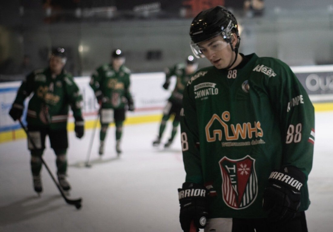 Weiden. Neuzugang bei den Blue Devils: Die Mannschaft nimmt Jakub Bitomsky auf.  Jakub Bitomsky wechselt vom Nord-Oberligisten Herner EV nach Weiden. Der Tscheche mit deutschem Pass stammt aus dem Nachwuchs [&hellip;]