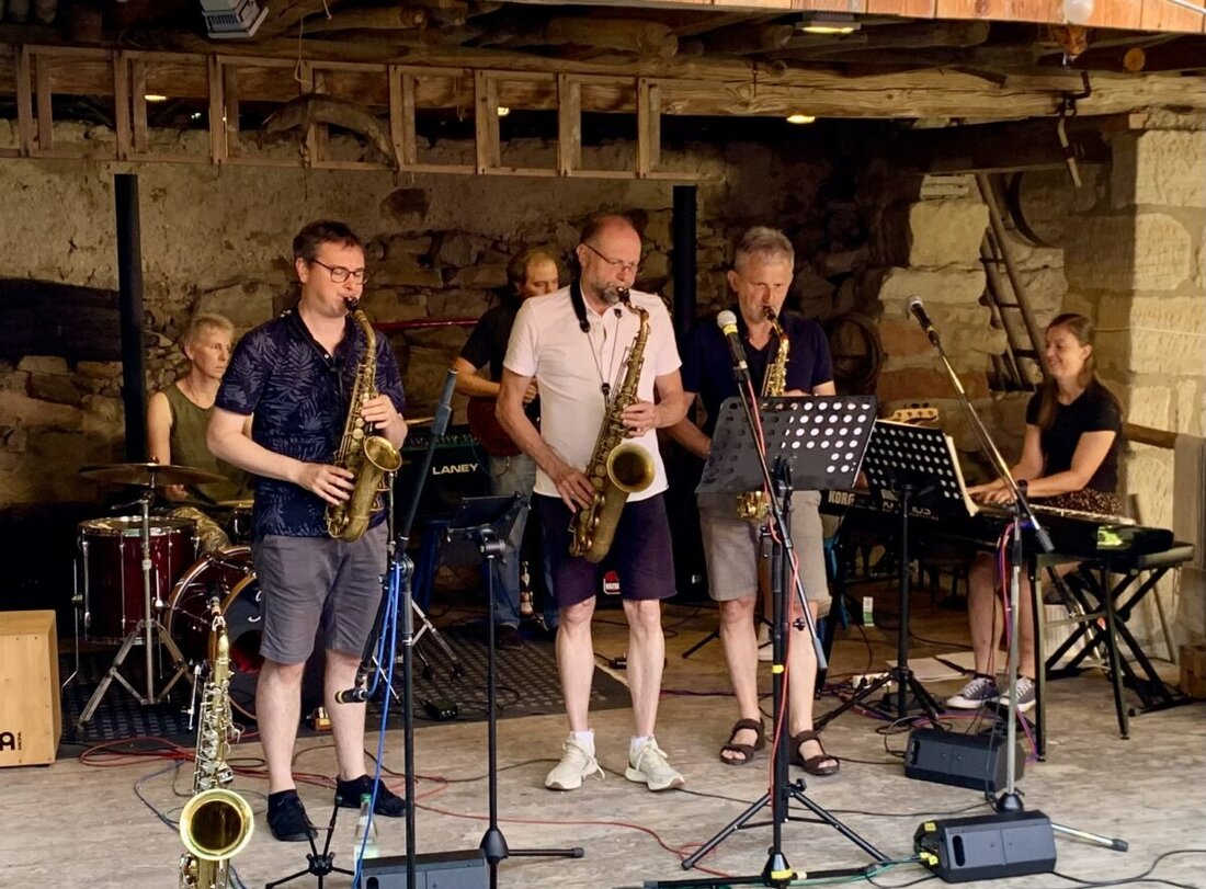 Eschenbach. Am Sonntag, 9. August, wird der Kulturhof beim Taubnschuster zur Bühne: Martin Dilling and Friends laden von 14.30 bis 18.30 Uhr zur Jam-Session mit Jazz, Pop, Rock und Latin ein. Der Eintritt ist frei.
