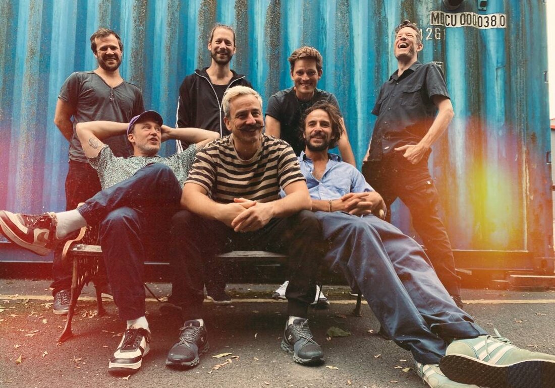 Bayreuth. Die Band Jamaram feiert ihr 25-jähriges Jubiläum mit einer Tour, deren Stop auch Bayreuth, Kulturkiosk Zur Seebühne in der Wilhelminenaue, umfasst. Organisiert wird das Event von Motion Kommunikationsgesellschaft, es verspricht eine mitreißende Live-Show aus Reggae, Rock'n'Roll sowie weiteren Genres. Tickets sind auf okticket.de erhältlich.