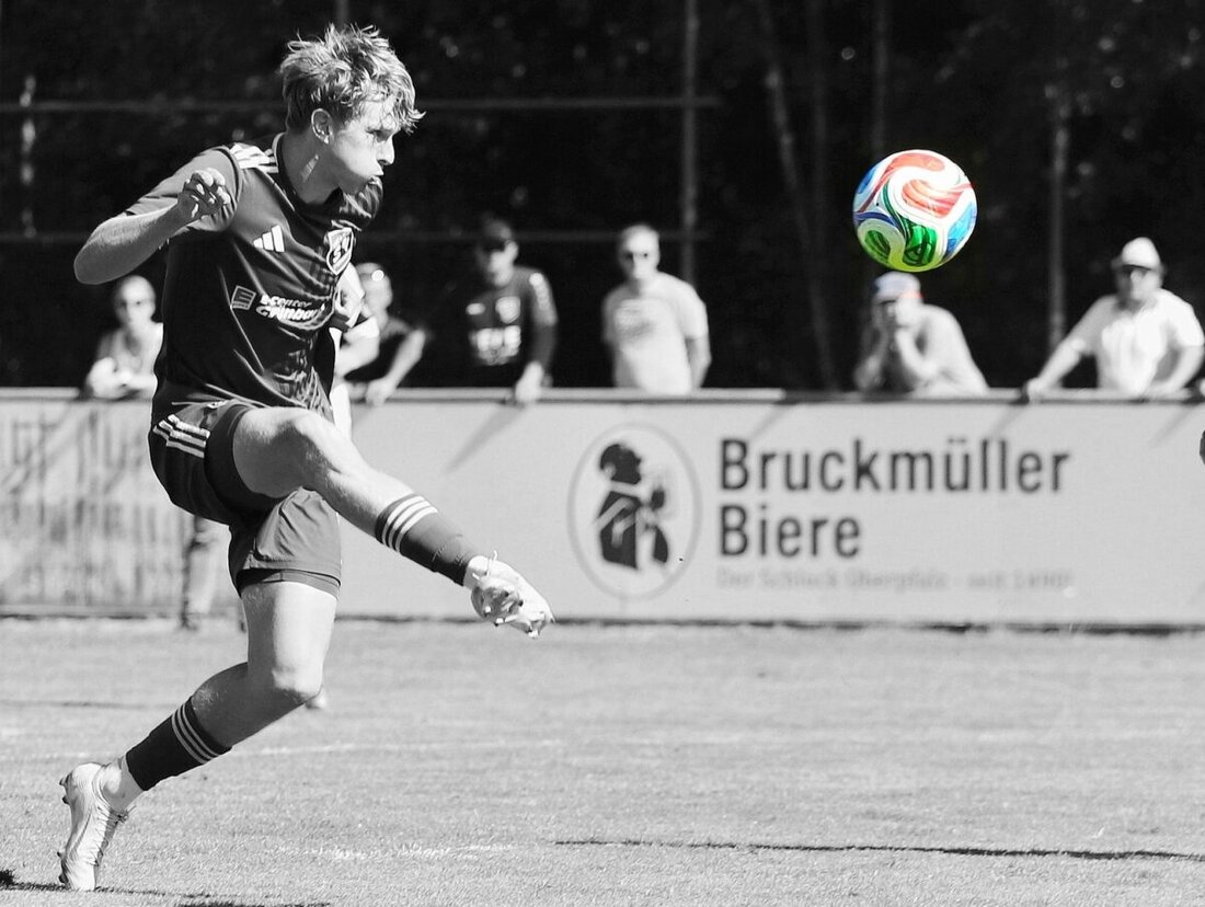 Tännesberg. Der TSV Tännesberg steht gegen den Tabellenzweiten SV Etzenricht kurz vor einem Heimsieg. Doch in der Nachspielzeit trifft Johannes Janker per Handelfmeter zum 1:1. TSV-Trainer Ibrahim Devrilen ist bedient: „Jetzt langsam weiß ich gar nicht mehr, wie Butter schmeckt.“