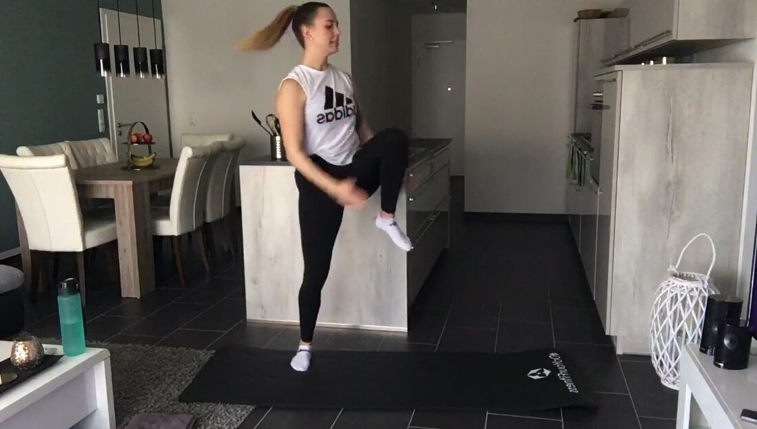 Weiden. Training trotz Corona! Per Live-Streams halten Fitness-Trainer wie Jasmin Häring sich und andere fit. Von Kristine Mann Trübsal blasen, weil das Fitnessstudio wegen Corona-Einschränkungen geschlossen hat? Nicht im Fair [&hellip;]